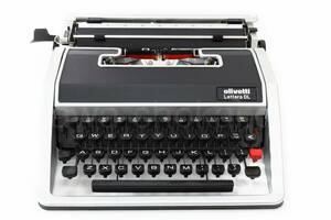 専門店でオーバーホール済の中古タイプライター olivetti Lettera DL