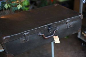 100467 ドイツ 破れあり ヴィンテージ　トランクケース　革鞄　カバン　アンティーク　ビンテージ　英国　旅行　スーツケース
