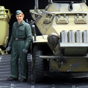 1/35 ドイツ軍 Sd.kfz222 ４輪装甲車（歩兵フィギュア×1体セット） 制作完成品