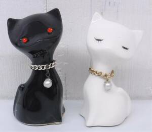 昭和レトロ 当時物 ＊レトロ置物 ＊ネコ ペア 2点まとめ＊黒猫 白猫 ネックレス＊陶器 オブジェ インテリア ねこ 人形＊8cm ＊レトロポップ