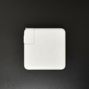 当日発送 Apple USB-C A1718 61W Power Adapter ACアダプタのみ 中古品 Y 充電器　MacBook Pro