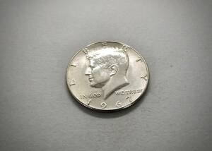 銀貨です　美品 1967年 ケネディ50セント 送料無料（14233）シルバー400　USA貨幣　アメリカ　ハーフダラー