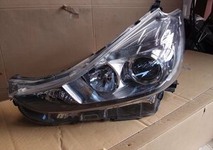 トヨタ プリウスα ZVW40 ヘッドライト 左側 HID KOITO 47-64 LT928