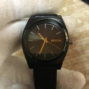 NIXON 稼働品　クォーツ　３針　黒文字盤　レザーバンド　腕時計 良品