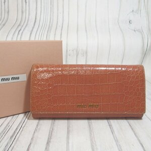 f002 Z2 ミュウミュウ miu miu レディース 二つ折り長財布 型押し クロコダイル調 ピンク系 外箱付き