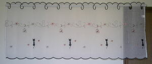 カフェカーテン幅115×丈45cmアイボリー　ネコと暮らす　可愛い刺繍　カフェノワール-538-IV-kure