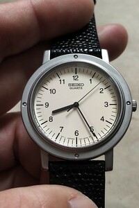 セイコー SEIKO シャリオ 復刻 スティーブ・ジョブズ モデル 電池ベルト新品交換済み 37mm BRAUN MoMa LIMITED EDITION 1982本限定品 レア