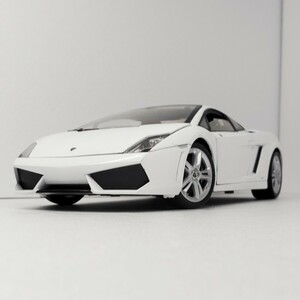 1/18 ランボルギーニ ガヤルド　ホワイト　白　Lamborghini　イタリア車　スーパーカー　ギミック多数 スポーツカー ミニカー 1円〜 051414