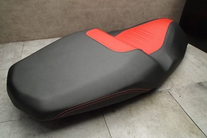 BMW　C400X(K09)　純正　シート　ヒーター付　黒/赤　8405367-06　未使用、極美品