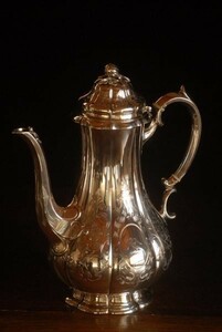 アンティーク　１８５８年　純銀製、装飾の素晴らしいコーヒーポット(j-25)【送料無料】