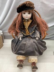 64③□50919-3 昭和レトロ ドール 人形 アンティーク 陶器 人形 帽子付き 椅子付き