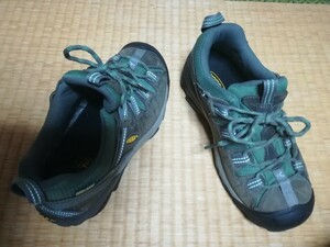 中古　keen 23.5cm 