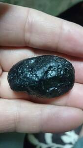 24ｇ　隕石　インドシナイト　　ブラック　テクタイト　タイ 独自保証 。