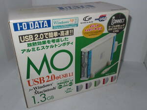 新品 未使用品 IO DATA製 USB2.0対応 1.3GB MOドライブ MOA-i1.3W/US2 (トランスルーセントボディモデル)