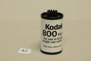 ｗ４３フィルム時代終了　(白パトロ－ネ・ kodak 800-39EX)　未使用期限切れ品　定形外郵便発送可