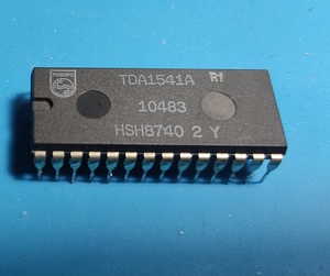 TDA1541A-R1　動作確認済み 取り外し品