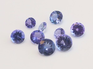 キレイなタンザナイト 3.9-5.9mmラウンドのロット 9ケで4.53ct