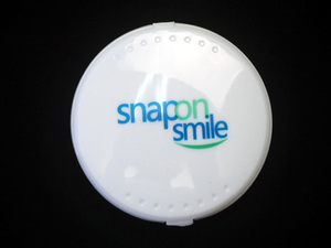 新品未使用　スナップオンスマイル　上歯　 義歯 白い歯　ケース付・230407