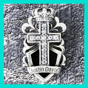 定価5万★Justin Davis（ジャスティンデイビス）オニキス・ホワイトトパーズ装飾エンブレムネックレス「GRACE OF GODペンダント」SPJ750