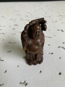 根付 布袋様　天然木　銘吉昭　高さ約5cm 横約1.8cm 奥行1.8cm 縁起物　レトロ