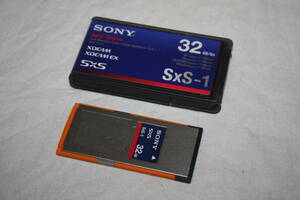 送料無料！　SONY　SBS-32G1A　美品　32GB　SxS PROメモリーカード ケース付き ①（検索：PXW-、PMW-、HDR-、HXR-、HVR-、XDCAM）