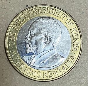 ケニア　10シリング　2005年　外国コイン
