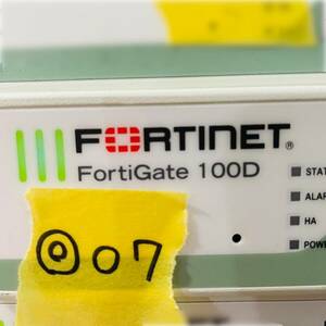 ◎07 Fortinet FortiGate 100D ファイアウォール FW セキュア SD-WAN SOCプロセッサ フォーティネット フォーティゲート
