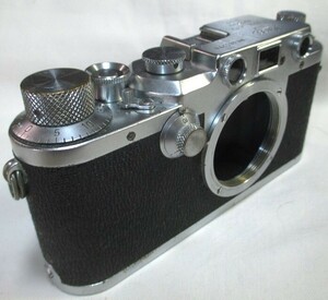 Leica/Leitz ライカ IIICボディー No485276/1949-50年製・シャークスキン です。