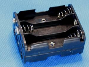 ★★★単三電池x６個用 プラスチック製バッテリーホルダー(バッテリークリップ付き)　新品1個★★★