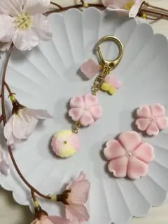 練り切り　和菓子　フェイクスイーツ　桜　蝶　ミニチュア　キーホルダー　プレゼント
