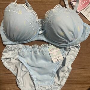 新品 未使用　シナモロール L ノンワイヤー ブラ&ショーツセット ブラジャー パンツ ナイトブラ　シナモン　サンリオ　女の子　水色