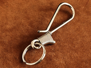 30mm二重リング付き 真鍮 ねじりツリバリ キーホルダー（大）：シルバー ブラス メンズ キーリング 銀 金属 釣り針 フック つりばり