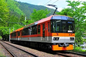 デジ画像２コマ　叡山電鉄の展望列車　９００形きらら・青もみじきらら