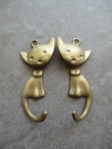 ＊アンティーク風 ネコ 猫のフック ２個組＊真鍮 ゴールド系 猫好きに♪＊