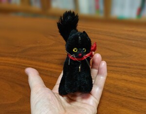 とっても可愛い小さな黒猫　8㎝（耳まで）　オーストリア　Berg社　最小サイズ　オリジナルタグ、リボン付き！　ベルグ社　1960年代