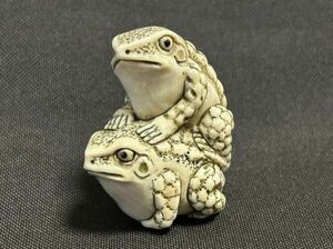 根付 在銘 柳之 提げ物 カエル かえる 蛙 縁起物 人形 東洋彫刻
