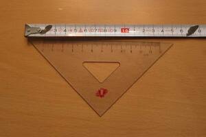 小学生等用　二等辺三角形定規　目盛り12cm
