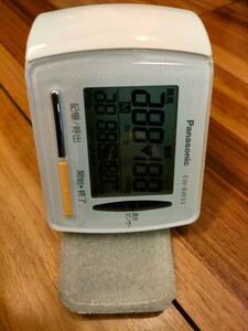 デジタル自動血圧計 手首式 Panasonic EW-BW33 ジャンク