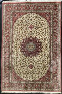 【A1040】200×135 ペルシャ絨毯　 クム産　シルク　厚み 5mm 手織　絨毯　イラン