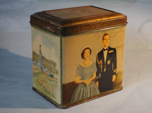 英国ビンテージ エリザベス女王2世 戴冠式 記念 ブリキ 缶 小物入れ フィリップ殿下 バッキンガム宮殿 ウィンザー城 1953 アンティーク　