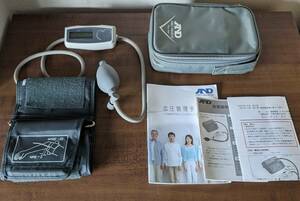 A＆D エー・アンド・デイ　デジタル血圧計ＵＡ-704　手動式電子血圧計　上腕式
