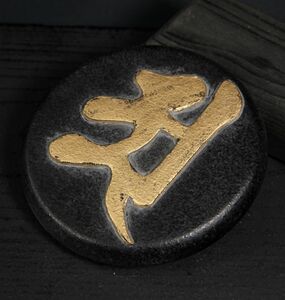 阿修羅王 梵字 前立 ア 木製 金塗 二刀流 前立て 鶴首 付き オス メス 兼用 金具 甲冑 鎧 検／仁王 鬼武者 samurai k24 asyura230211bk