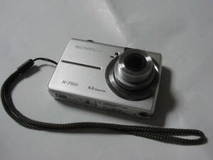 OLYMPUS オリンパス デジタルカメラ X-750　シルバー　撮影可能　現状品