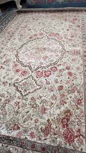 最終値下げ『薔薇園』バラ柄世界最高峰 ラジャビアン・ファルド工房 シックで高級ペルシャ絨毯 シルク手織121万ノット 芸術 クリーニング済