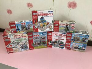 送料無料　トミカタウンセット　未使用多数　道路　消防署 交番 ガソリンスタンド ミニストップ セブンイレブン ソーラーふみきり 駐車場