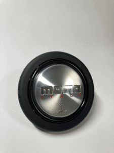 《正規輸入品》【新品・未使用】希少当時物 MOMO ITALY POLISH ホーンボタン 生産終了品 弊社最後の一つ　PORSCHE TOYOTA NISSAN WRC 