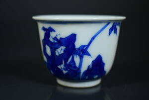 【和】(8057)　中国古玩　唐物　古染付岩竹文煎茶碗　茶器　在銘有