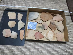 中型土器片等 主に弥生土器片 中には磁器片一つもあり 兵庫県東部の遺跡近くの川上がり