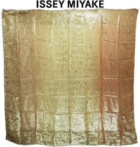 送料370円~イッセイミヤケISSEY MIYAKE DESIGN STUDIOラメ大判スカーフ105cm×105cmゴールド×サーモンオレンジ金ストール三宅一生マフラー