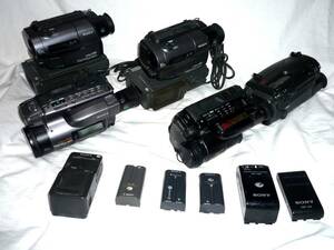 ソニーHi8ビデオカメラ5台、ハンディーカムステーション、充電器、バッテリー等ジャンク